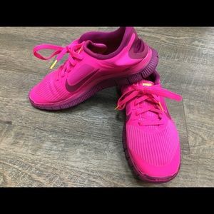 Pink live strong Nike